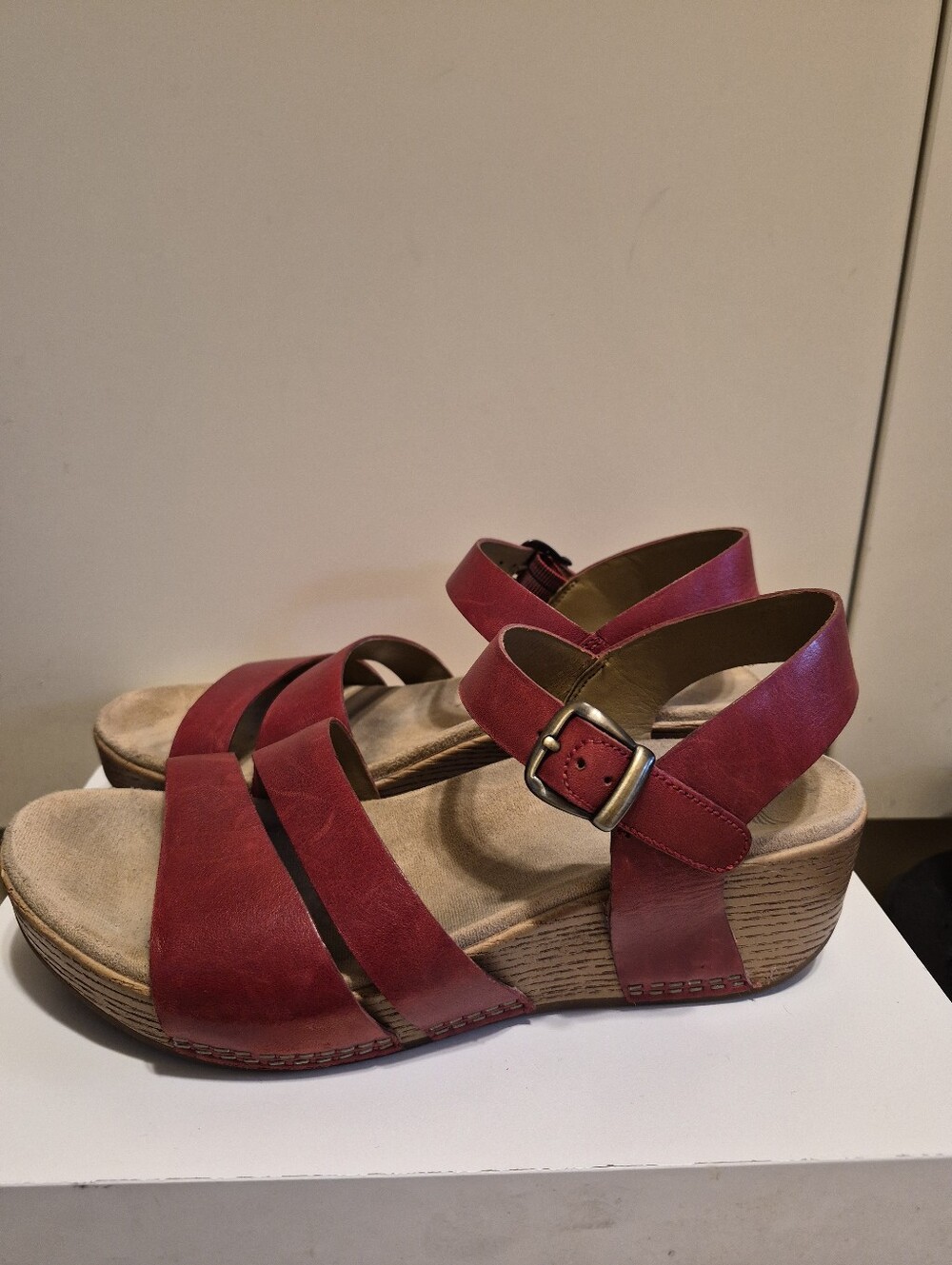 Dansko "Lindsey" Rich Red Leather Strappy Chunky Sandals sz.9/39 Ret.$140 - Picture 2 of 7